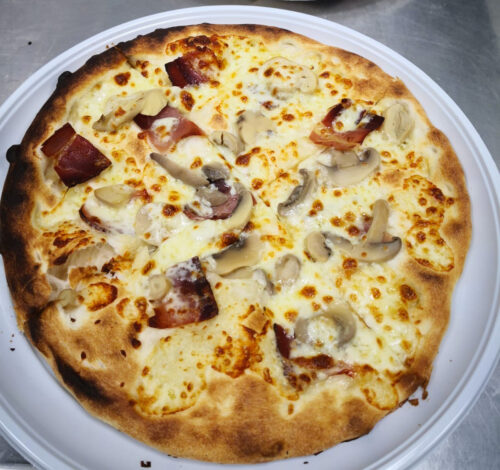 pizza funghi mozzarella spick